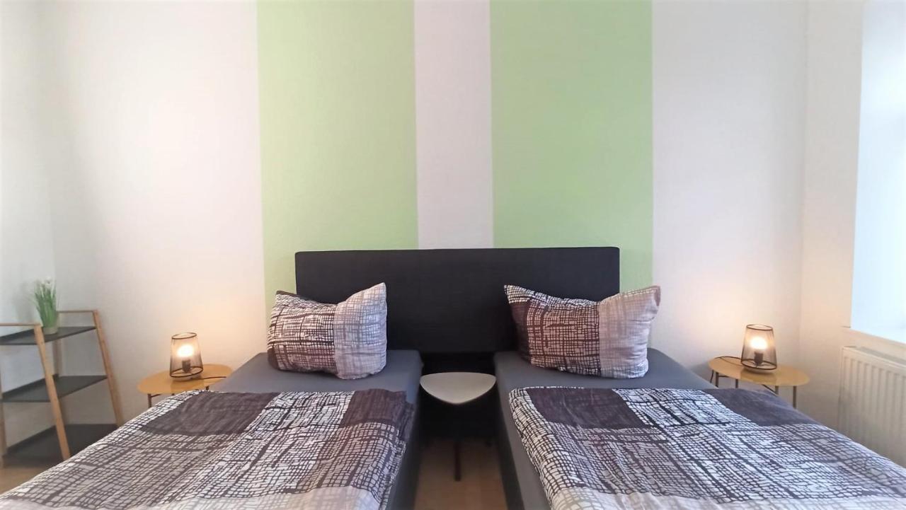 Apartment Fuer Bis Zu 7 Personen Mit Balkon Halberstadt Bagian luar foto