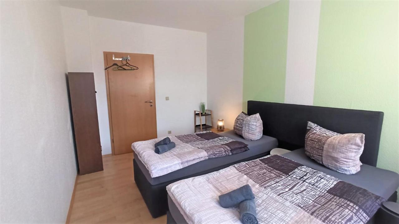 Apartment Fuer Bis Zu 7 Personen Mit Balkon Halberstadt Bagian luar foto