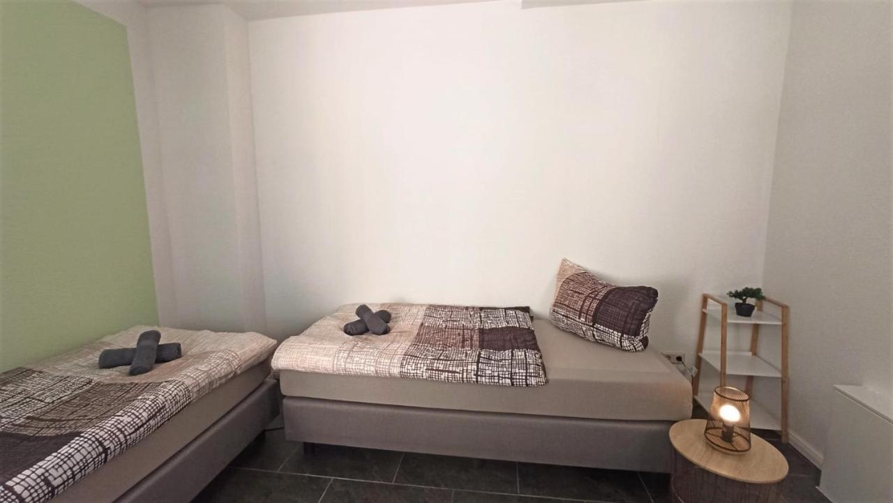 Apartment Fuer Bis Zu 7 Personen Mit Balkon Halberstadt Bagian luar foto