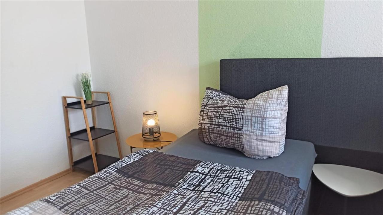 Apartment Fuer Bis Zu 7 Personen Mit Balkon Halberstadt Bagian luar foto