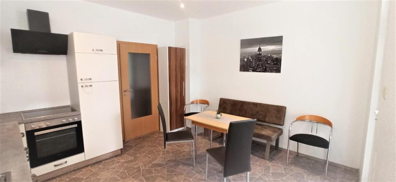 Apartment Fuer Bis Zu 7 Personen Mit Balkon Halberstadt Bagian luar foto