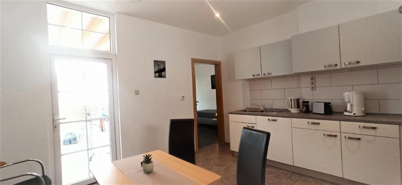 Apartment Fuer Bis Zu 7 Personen Mit Balkon Halberstadt Bagian luar foto