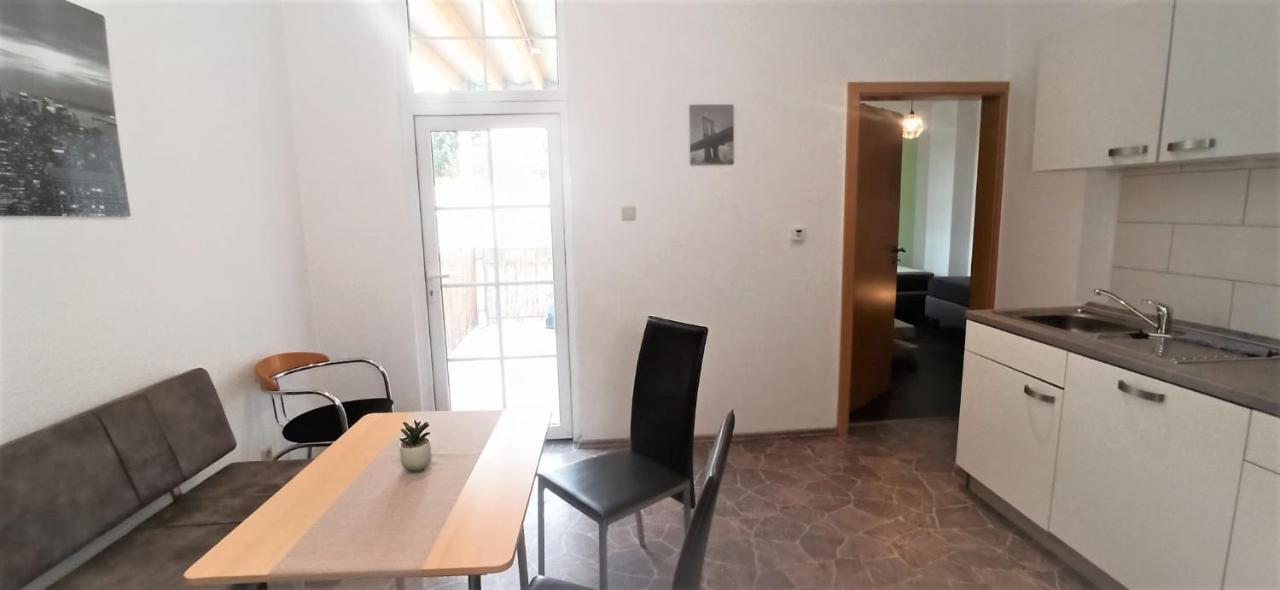 Apartment Fuer Bis Zu 7 Personen Mit Balkon Halberstadt Bagian luar foto