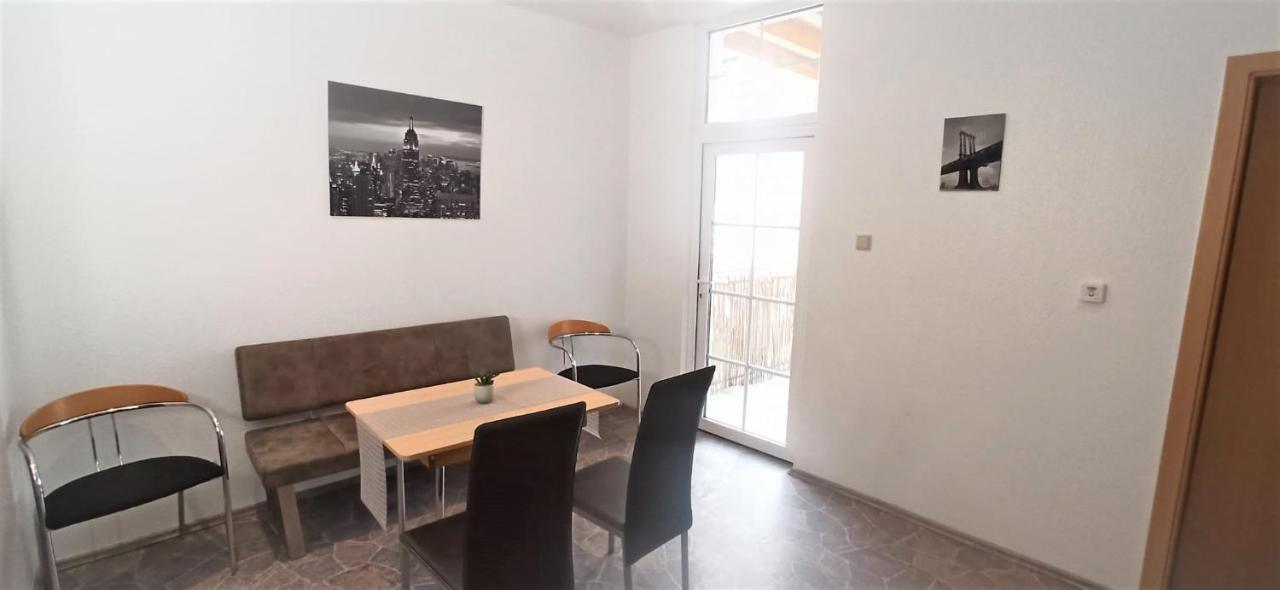 Apartment Fuer Bis Zu 7 Personen Mit Balkon Halberstadt Bagian luar foto